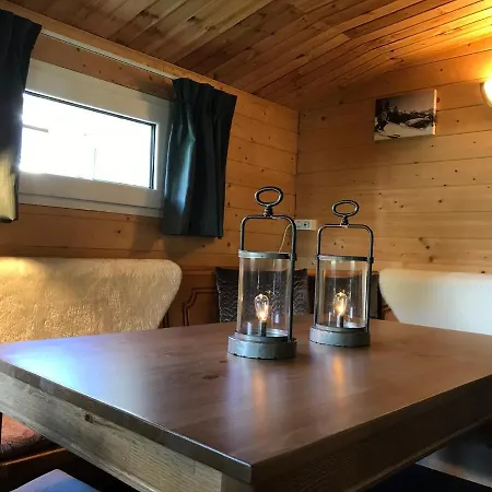 בית נופש Zillertal Lodge, Chalet Im Zillertal Direkt Am 5 Sterne Campingplatz *