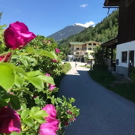 Zillertal Lodge, Chalet Im Zillertal Direkt Am 5 Sterne Campingplatz